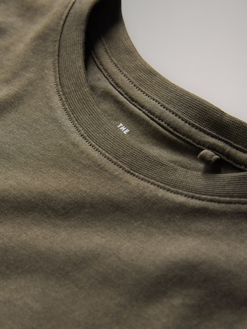 Tricou de la The Set pe bej