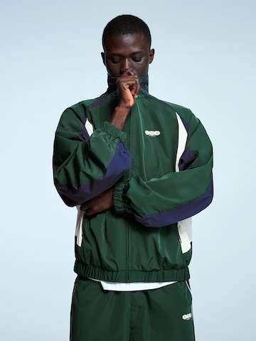 Giacca di mezza stagione di Bershka in verde: frontale