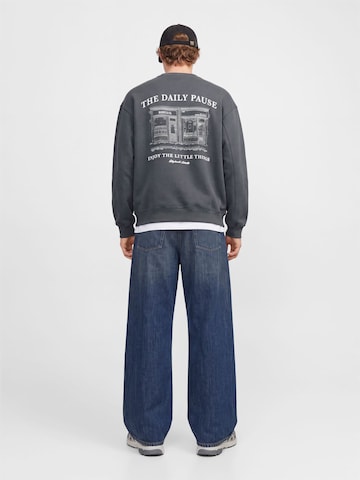 JACK & JONES - Sudadera en gris
