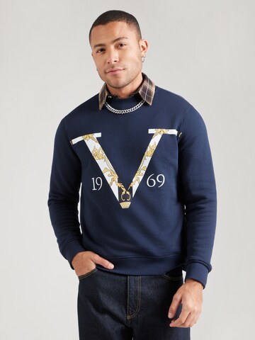 Sweat-shirt 'Nico Old Baroque' 19V69 ITALIA en bleu : devant