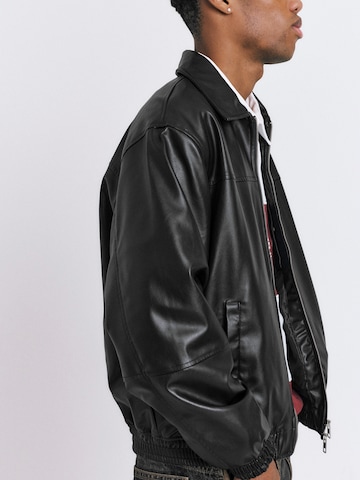 Veste mi-saison Pull&Bear en noir