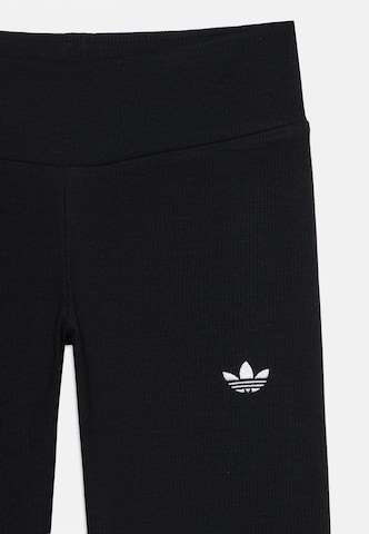 ADIDAS ORIGINALS Skinny Fit Клин в черно