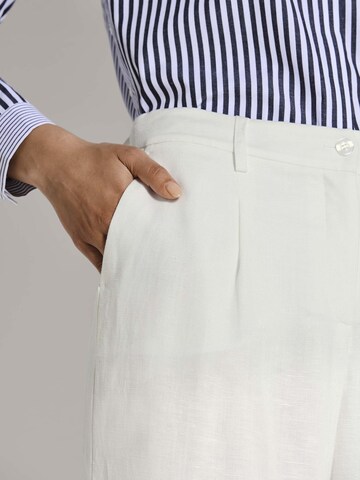 Loosefit Pantalon à pince MADELEINE en blanc