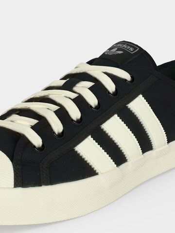 ADIDAS ORIGINALS Rövid szárú sportcipők 'NISI' - fekete