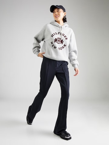 TOMMY HILFIGER Sweatshirt in Grau