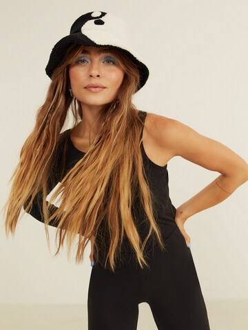 ABOUT YOU x Sofia Tsakiridou Hat 'Emily' in Black