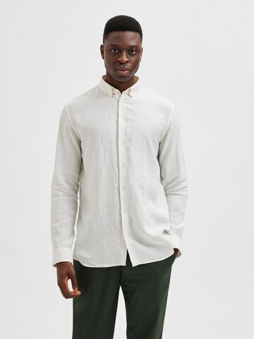 SELECTED HOMME Comfort fit Button Up Shirt 'KYLIAN' in Beige: front