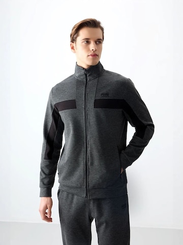 Tuta da jogging di Tommy Life in grigio