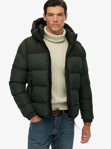 Superdry Kurtka przejściowa w kolorze zielony: przód