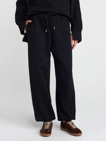 Pantalon de sport Dilvin en noir : devant