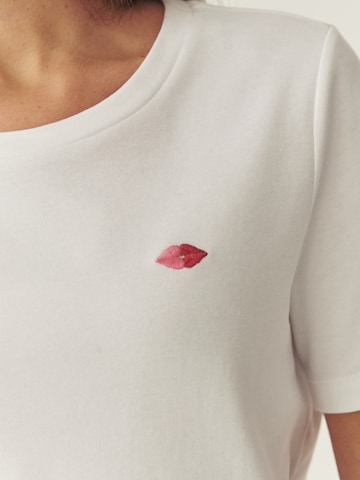 Tricou 'AJMIRJA 3' de la TATUUM pe alb