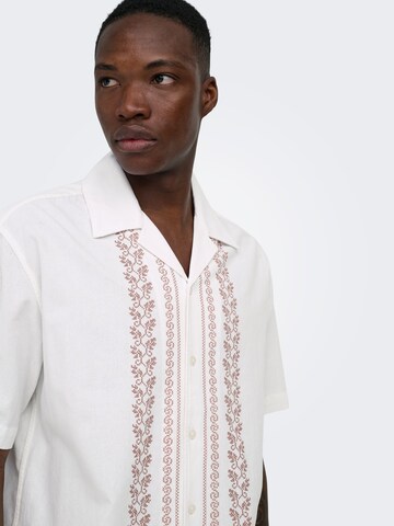 Fit confort Chemise 'ONSNero' Only & Sons en blanc