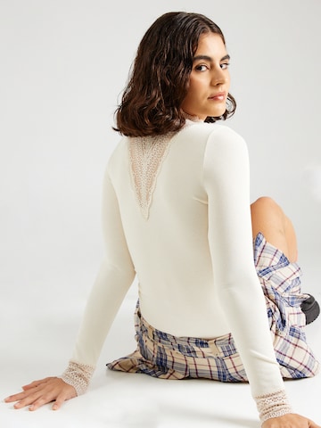 ONLY Μπλουζάκι 'ONLTILDE' σε μπεζ