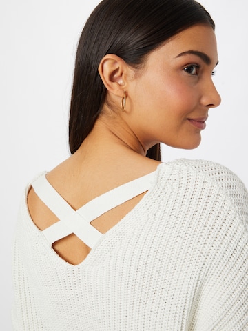 Pull-over 'Liliana' ABOUT YOU en blanc