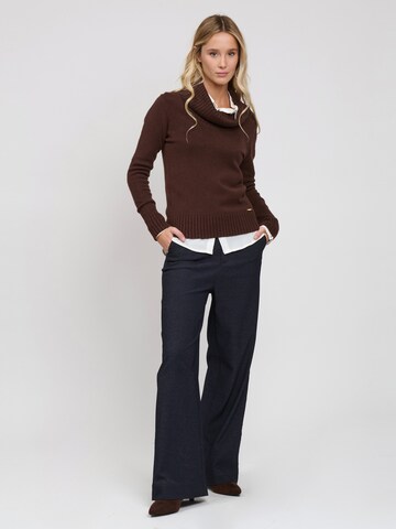 Influencer Pullover in Braun
