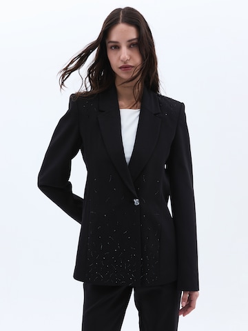 OXXO Blazer in Black: front