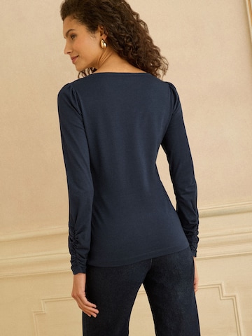 Bluză de la love & roses pe albastru