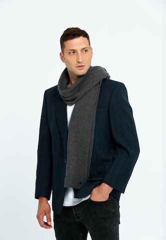 pilka Bickley + Mitchell Šalikas