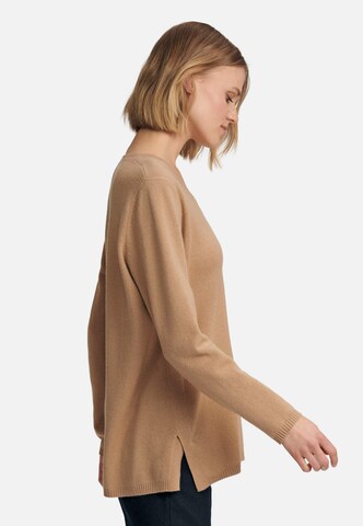 Pull-over include en marron