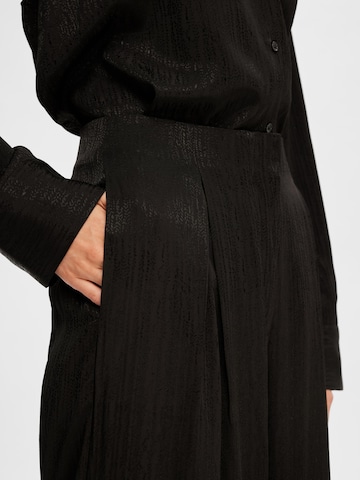 SELECTED FEMME Loose fit Pleat-Front Pants 'Tyra' in Black