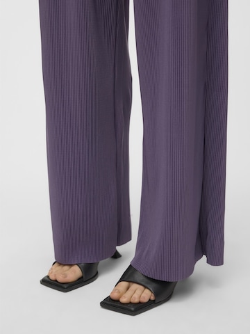Regular Pantalon 'RAYA' VERO MODA en violet