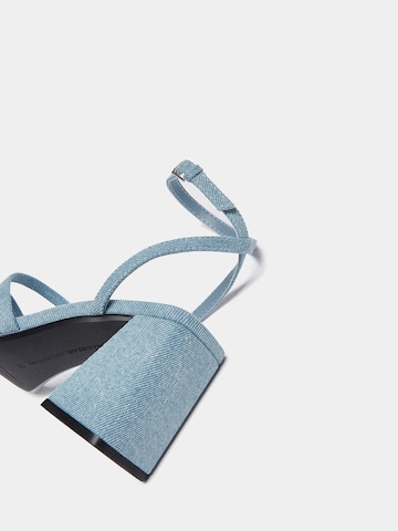 Pull&Bear Páskové sandály – modrá