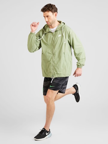 Nike Sportswear Átmeneti dzseki - zöld