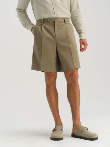 Regular Pantalon à pince TRAPP en vert : devant