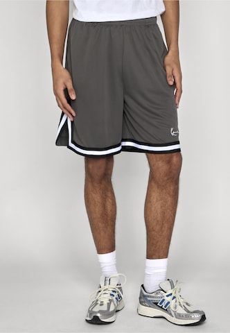 Loosefit Pantalon Karl Kani en gris : devant