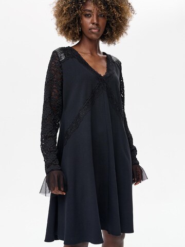 Blue Shadow Kleid‌‌ in Schwarz