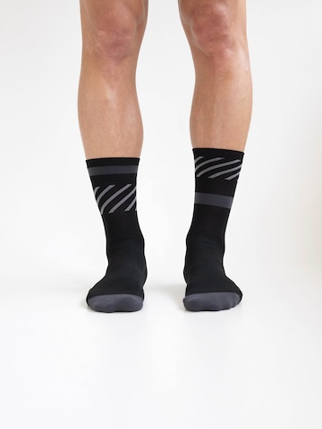 INCYLENCE Athletic Socks 'DISRUPTS' in Black