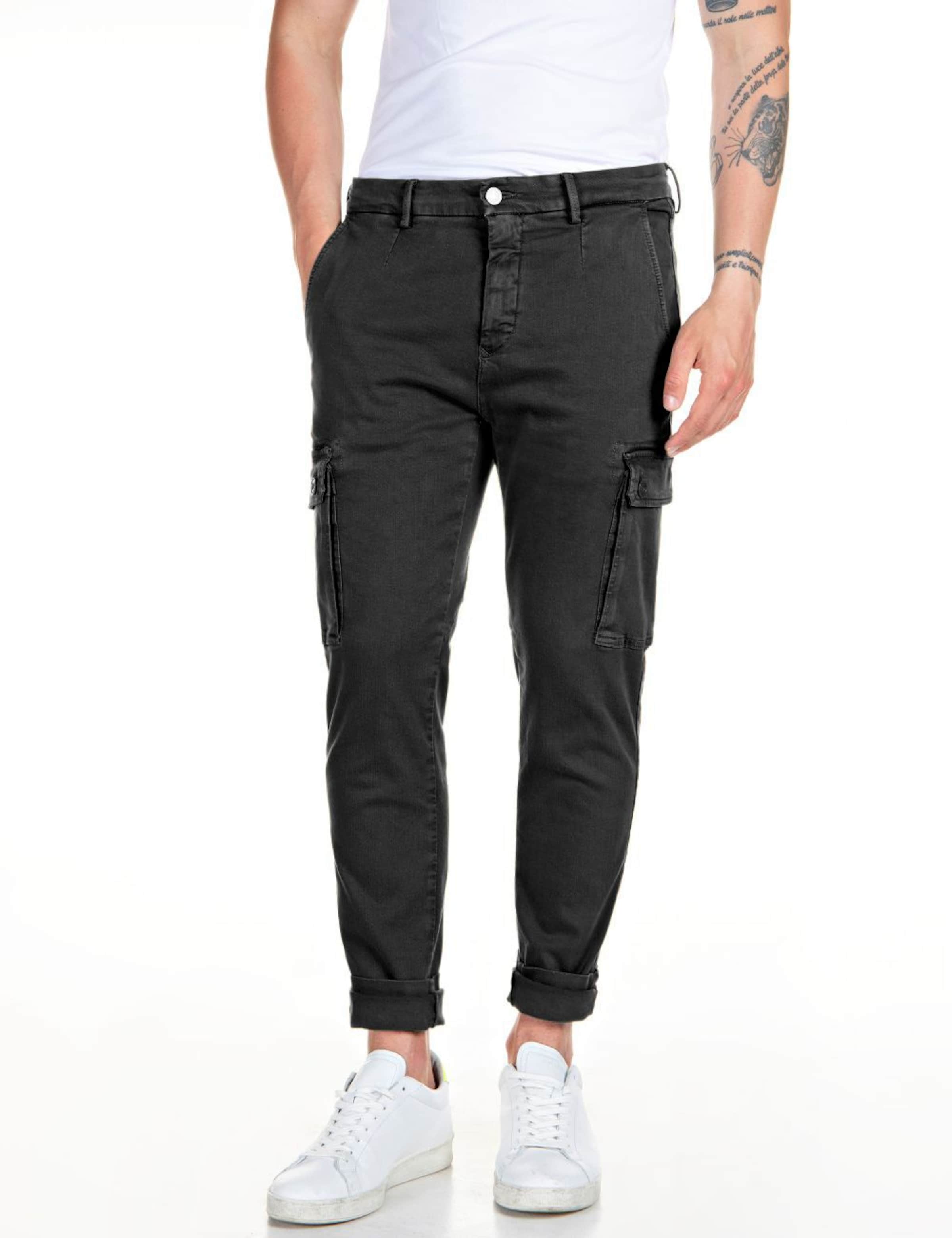 REPLAY Cargo Pants in Black: front