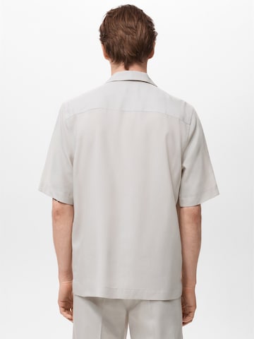MANGO MAN Comfort Fit Skjorta 'LUCA' i grå