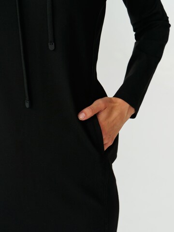 TATUUM Obleka 'MIRA' | črna barva