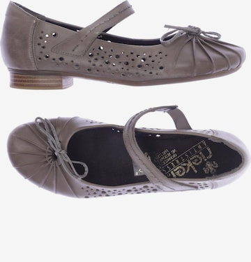 Rieker Flats & Loafers in 36 in Grey: front