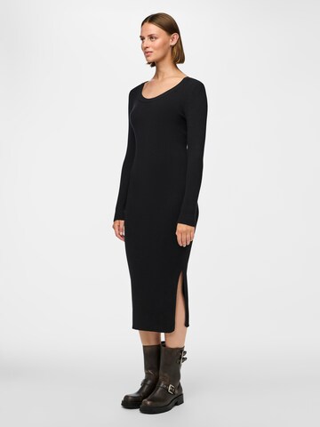 Rochie tricotat de la PIECES pe negru