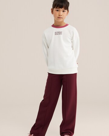 WE Fashion Regular Trousers in Red