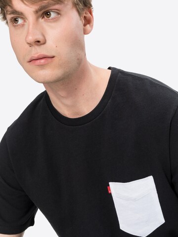 LEVI'S ® Shirt 'Relaxed Fit Pocket Tee' in Zwart