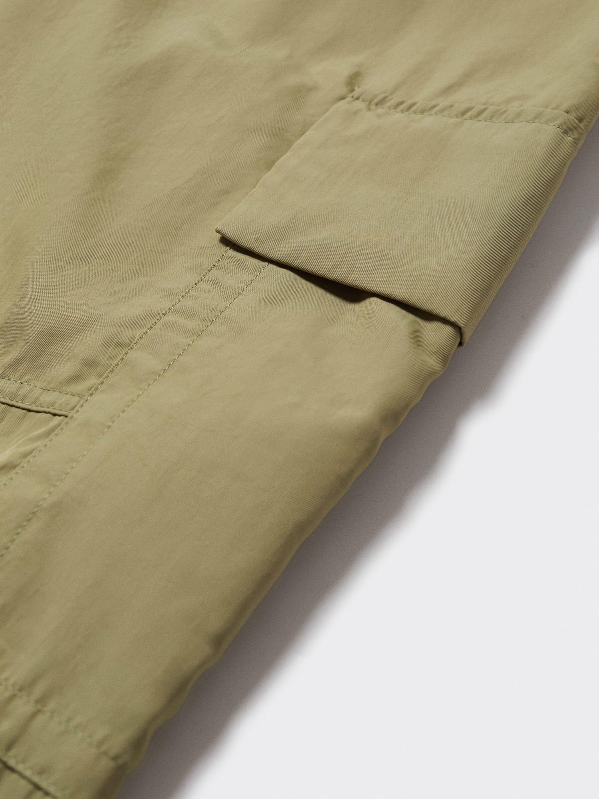 MANGO Tapered Gargohousut 'Oli' värissä vihreä