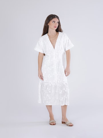 Abito camicia di CAFè NOIR in bianco: frontale