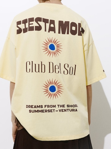 Pull&Bear Oversize póló 'PACIFIC SIESTA' - sárga