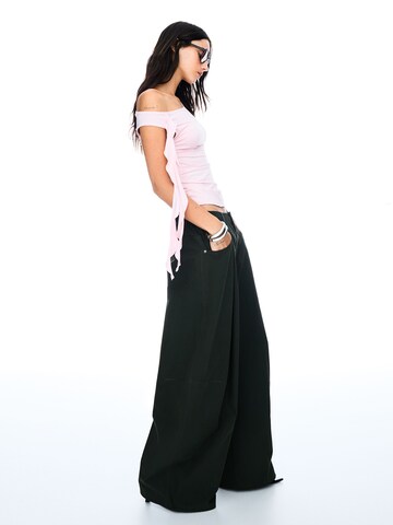 Top de la Bershka pe roz