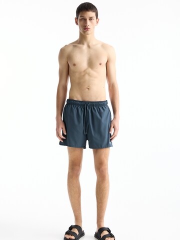 Pull&Bear Badeshorts in Grau