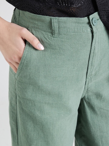 Wide leg Pantaloni de la QS pe verde