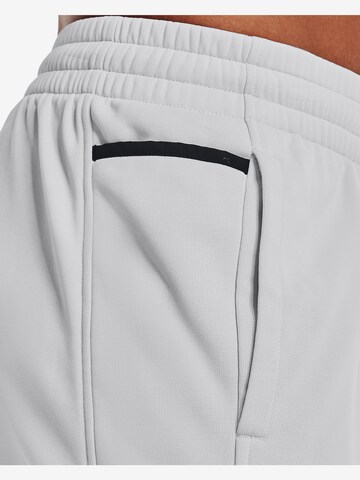 UNDER ARMOUR Tapered Sportbroek in Grijs