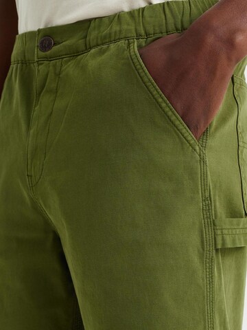 WE Fashion Regular Cargo trousers in Green