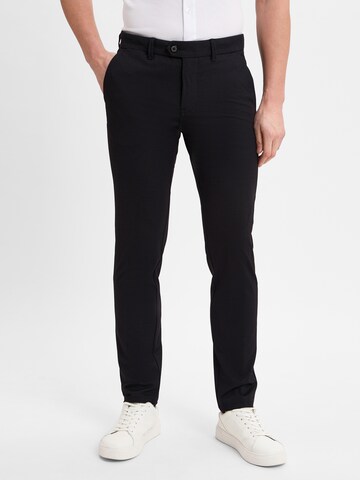 Coupe slim Pantalon chino 'Dylan' Finshley & Harding en noir : devant