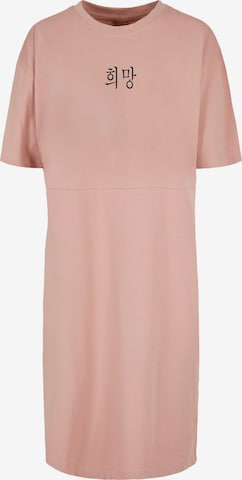 Merchcode Oversized jurk 'K HOPE' in Roze: voorkant
