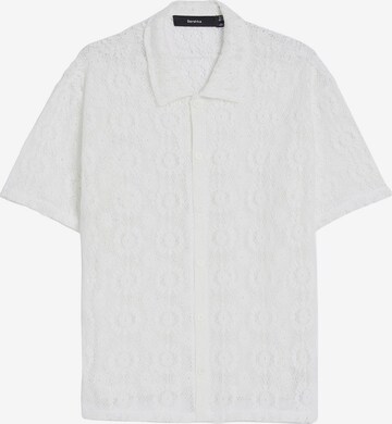 Fit confort Chemise Bershka en blanc : devant