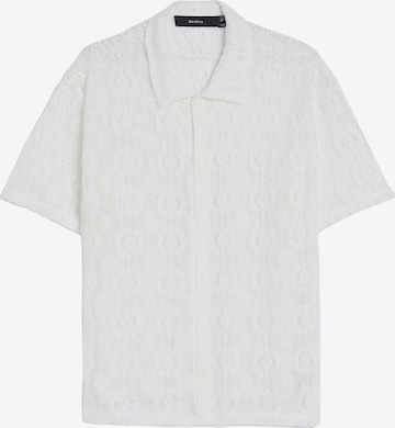 Bershka Comfort fit Button Up Shirt in White: front